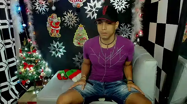 Snapshot of MikeRose94 chatting on December 21, 2024, 5:51 pm MikeRose94 online show from December 21, 2024, 5:51 pm