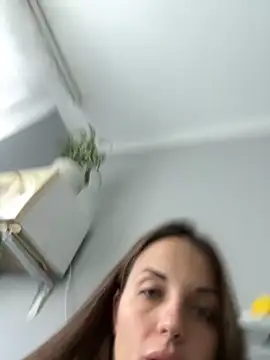 AmiLavs online show from October 20, 2025, 11:10 am