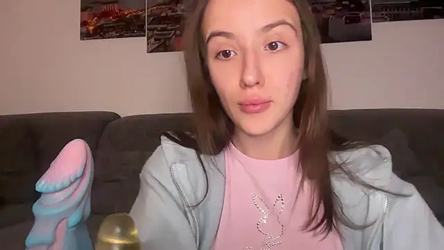 EmilyWi  online show from March 28, 2026, 9:36 pm