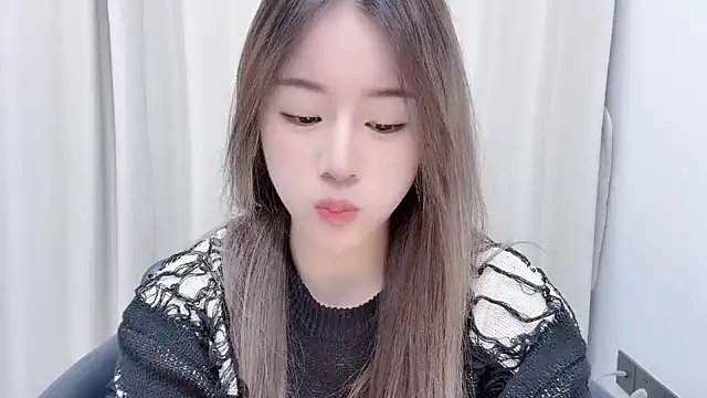 Snapshot of chloe-01 chatting on December 7, 2024, 12:24 pm chloe-01 online show from December 7, 2024, 12:24 pm