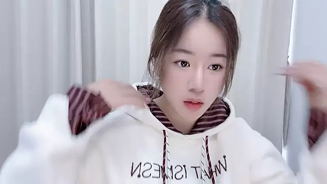 Snapshot of chloe-01 chatting on December 27, 2024, 4:26 am chloe-01 online show from December 27, 2024, 4:26 am