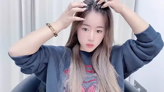 Snapshot of chloe-01 chatting on January 16, 2025, 12:42 pm chloe-01 online show from January 16, 2025, 12:42 pm