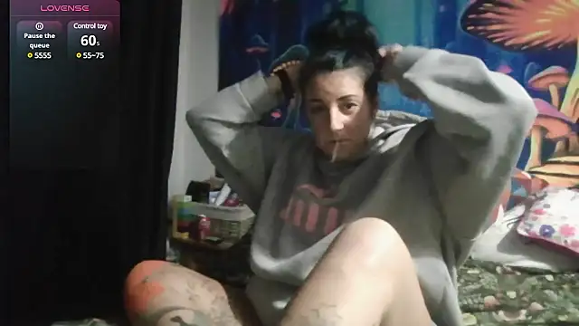 tattoomilf86 online show from December 4, 2024, 7:45 pm