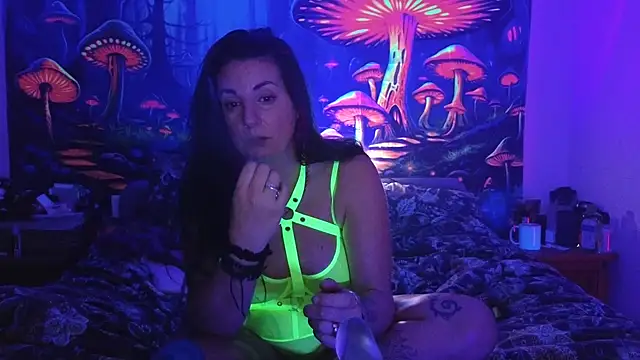 tattoomilf86 online show from February 1, 2025, 11:27 pm