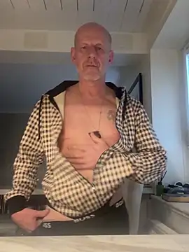 Snapshot of malematureisbest chatting on December 21, 2025, 10:55 am malematureisbest online show from December 21, 2025, 10:55 am