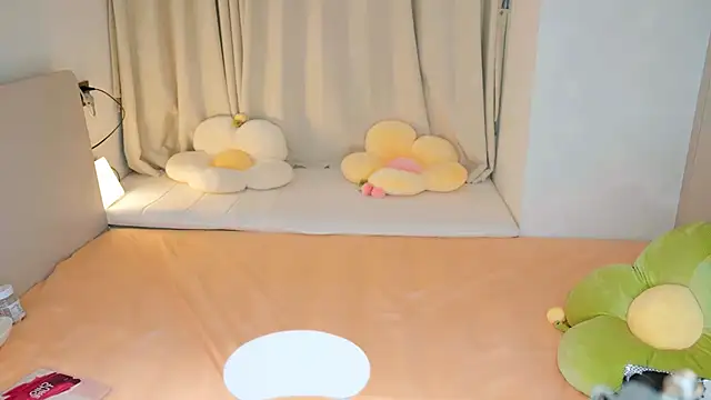 Snapshot of Eimile chatting on December 16, 2024, 6:05 pm Eimile online show from December 16, 2024, 6:05 pm