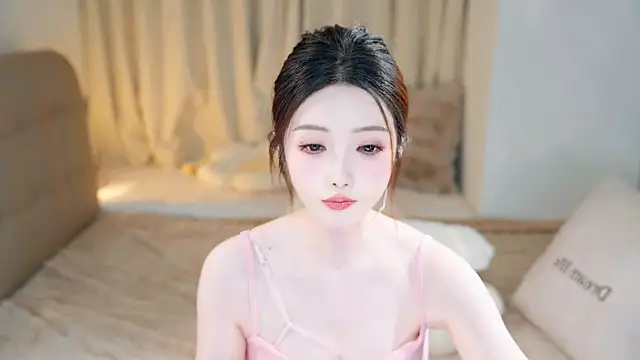 Snapshot of Eimile chatting on March 7, 2025, 3:07 pm Eimile online show from March 7, 2025, 3:07 pm