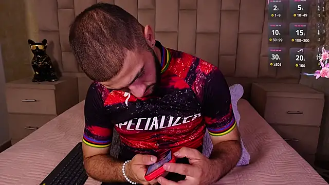 MaximusDick1  online show from December 4, 2025, 5:06 am