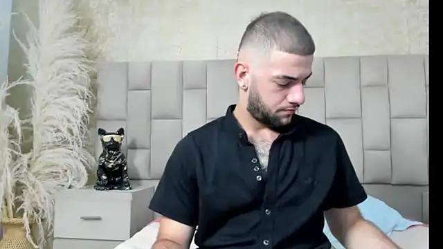 MaximusDick1  online show from December 17, 2025, 4:07 am