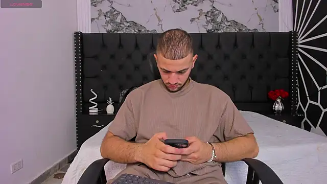 MaximusDick1  online show from May 23, 2026, 11:58 am