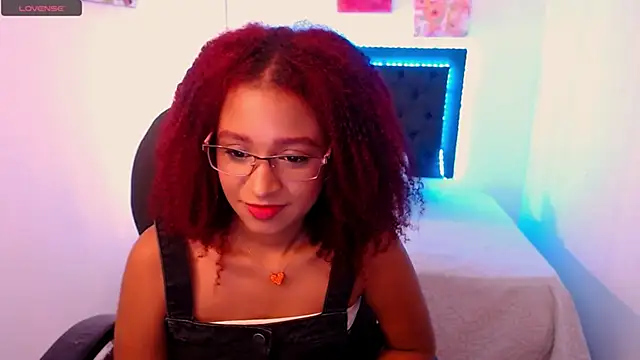 Snapshot of Lorena_Vieira_ chatting on January 18, 2025, 6:53 pm Lorena Vieira  online show from January 18, 2025, 6:53 pm