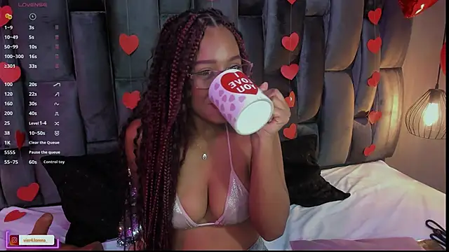 Snapshot of Lorena_Vieira_ chatting on February 13, 2025, 10:54 pm Lorena Vieira  online show from February 13, 2025, 10:54 pm