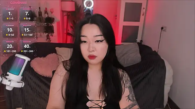 mei honey  online show from September 19, 2025, 9:59 pm