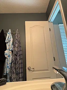 Ectorius online show from April 20, 2026, 3:04 pm