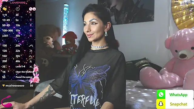 Snapshot of EvelynAisha chatting on January 27, 2025, 5:37 pm EvelynAisha online show from January 27, 2025, 5:37 pm