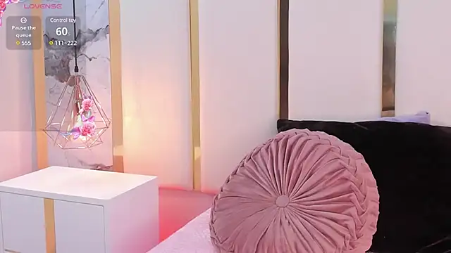 SalommeFlores online show from February 12, 2025, 4:01 am