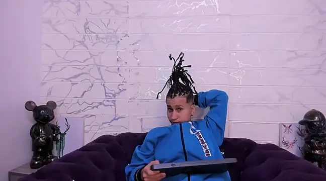 Im Milan Rs online show from February 22, 2025, 9:45 am