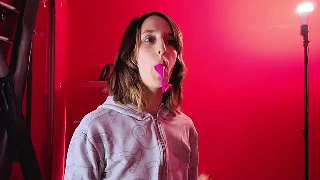 Ambar Roux  online show from March 10, 2026, 12:43 pm