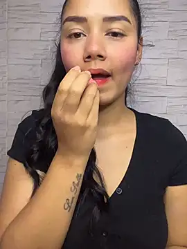 Snapshot of _Luana chatting on May 23, 2026, 2:06 am Luana online show from May 23, 2026, 2:06 am