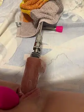 luisa1 online show from April 8, 2026, 7:03 pm