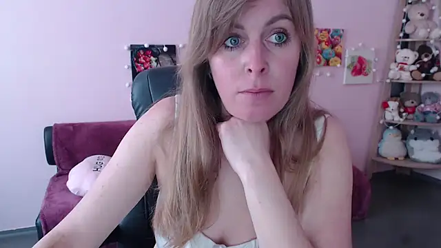 Hot Milady online show from April 10, 2026, 8:08 am