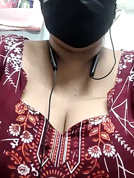 Snapshot of zeepe19 chatting on April 1, 2026, 12:33 am zeepe19 online show from April 1, 2026, 12:33 am