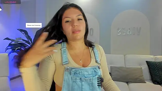 Snapshot of ValeriaRoldanX chatting on May 15, 2026, 10:11 am ValeriaRoldanX online show from May 15, 2026, 10:11 am