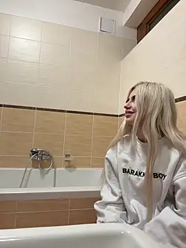 MacTroy online show from February 8, 2026, 9:18 pm