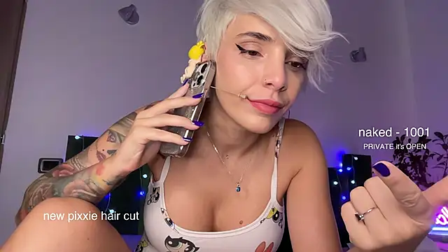 daddyspixxie420 online show from October 13, 2025, 9:31 am