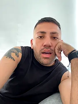 Snapshot of JuanZapata33 chatting on October 27, 2025, 9:08 pm JuanZapata33 online show from October 27, 2025, 9:08 pm