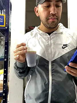 Snapshot of JuanZapata33 chatting on December 20, 2025, 8:49 pm JuanZapata33 online show from December 20, 2025, 8:49 pm