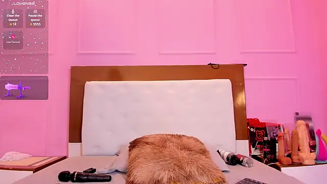 alysonJackson online show from November 4, 2025, 7:35 pm