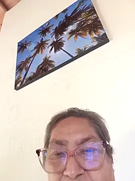 florecita69 online show from April 28, 2026, 4:12 pm