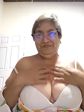 florecita69 online show from May 6, 2026, 9:20 pm