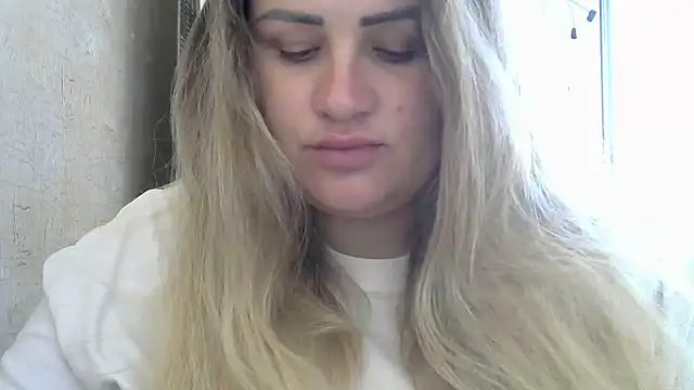 Snapshot of Honeydew-Waves chatting on September 11, 2025, 5:40 am Honeydew-Waves online show from September 11, 2025, 5:40 am