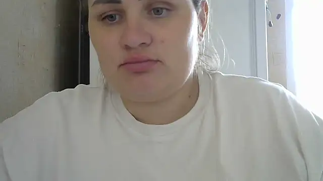 Snapshot of Honeydew-Waves chatting on September 19, 2025, 7:10 am Honeydew-Waves online show from September 19, 2025, 7:10 am