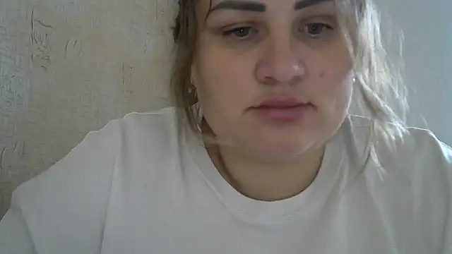 Snapshot of Honeydew-Waves chatting on November 26, 2025, 6:58 am Honeydew-Waves online show from November 26, 2025, 6:58 am