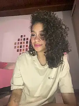 Snapshot of Arteatenea__ chatting on December 15, 2024, 12:07 am Arteatenea online show from December 15, 2024, 12:07 am