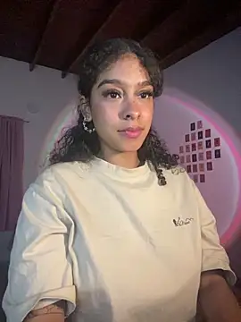 Snapshot of Arteatenea__ chatting on December 15, 2024, 3:34 am Arteatenea online show from December 15, 2024, 3:34 am