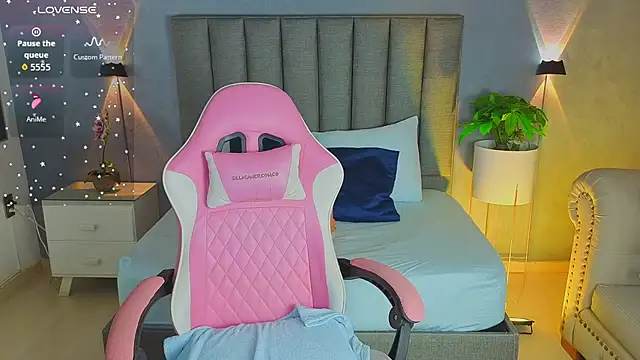 angelica dymond online show from October 31, 2025, 12:28 pm