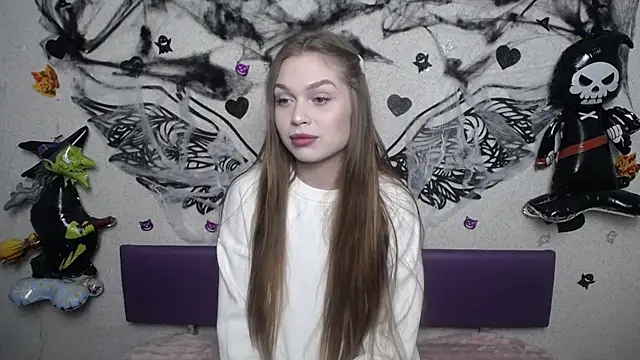 LaraPika online show from November 10, 2025, 6:07 pm