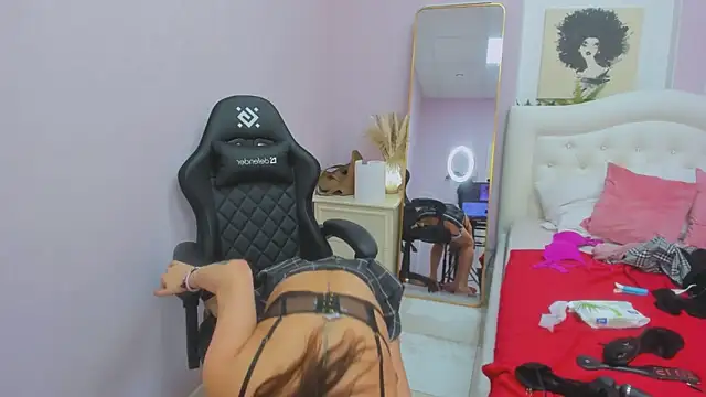 Snapshot of EricaAndPenelopa chatting on October 19, 2025, 3:07 am EricaAndPenelopa online show from October 19, 2025, 3:07 am