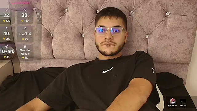 Snapshot of Amadeo_Wild chatting on October 26, 2025, 4:18 am Amadeo Wild online show from October 26, 2025, 4:18 am