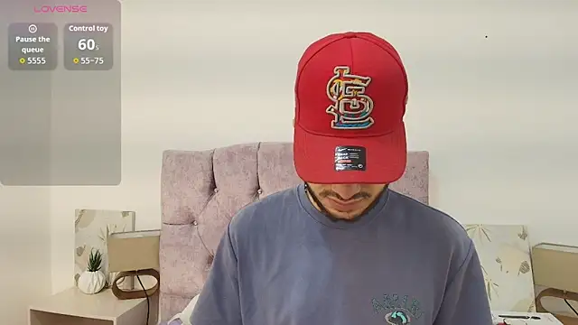 Snapshot of Amadeo_Wild chatting on November 2, 2025, 10:06 am Amadeo Wild online show from November 2, 2025, 10:06 am