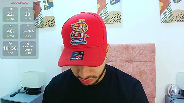 Snapshot of Amadeo_Wild chatting on November 14, 2025, 1:54 pm Amadeo Wild online show from November 14, 2025, 1:54 pm