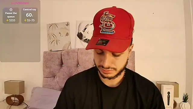 Snapshot of Amadeo_Wild chatting on December 20, 2025, 2:57 pm Amadeo Wild online show from December 20, 2025, 2:57 pm