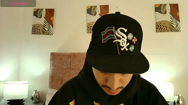 Amadeo Wild online show from March 25, 2026, 2:12 pm