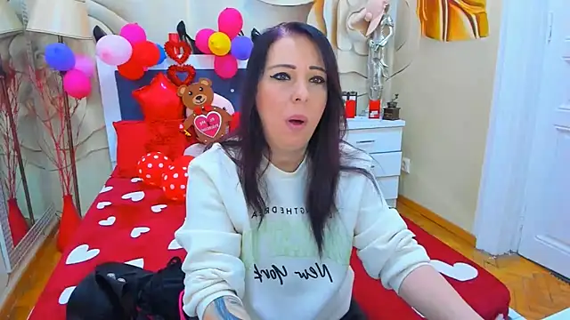 LauraSin online show from February 15, 2025, 4:14 am