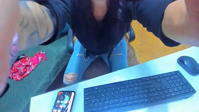 LauraSin online show from September 15, 2025, 3:28 am