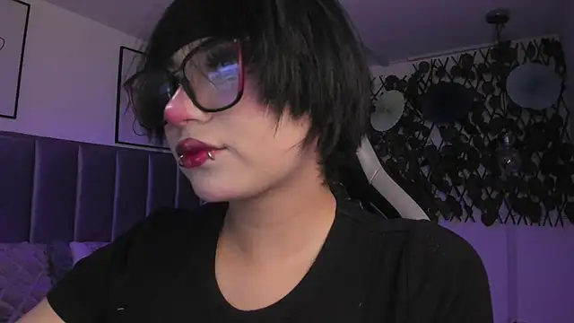 Kitty Gang online show from April 14, 2026, 1:11 am